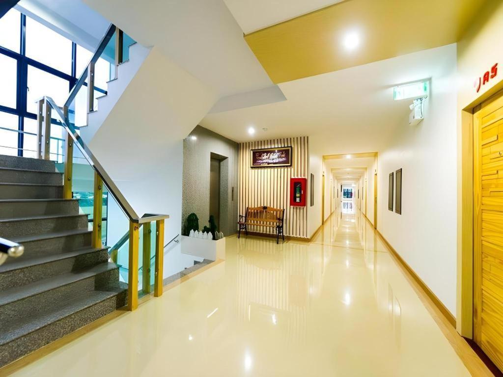 Gt Residence Hotel Бурірам Екстер'єр фото